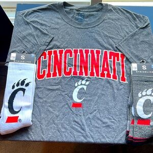 University of Cincinnati UC Medium t shirt plus socks set size M/L